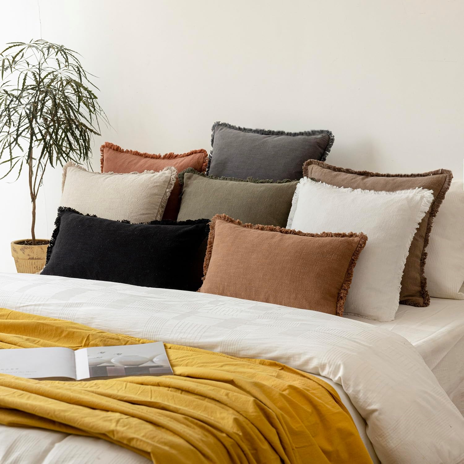 Foindtower Decorative Linen Fringe Lumbar Throw Pillow Covers Cozy Boho Farmhouse Cushion Cover with Tassel Soft Accent Pillowcase for Sofa Bed Living Room Home Decor, 12×20 Inch, 1PC, Black